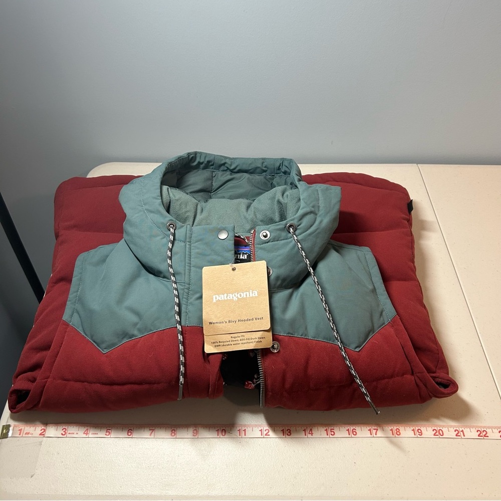 NWT Patagonia Bivy Down Hooded Vest Drumfire Red Women’s SZ M Mushroom Lining - Picture 10 of 11